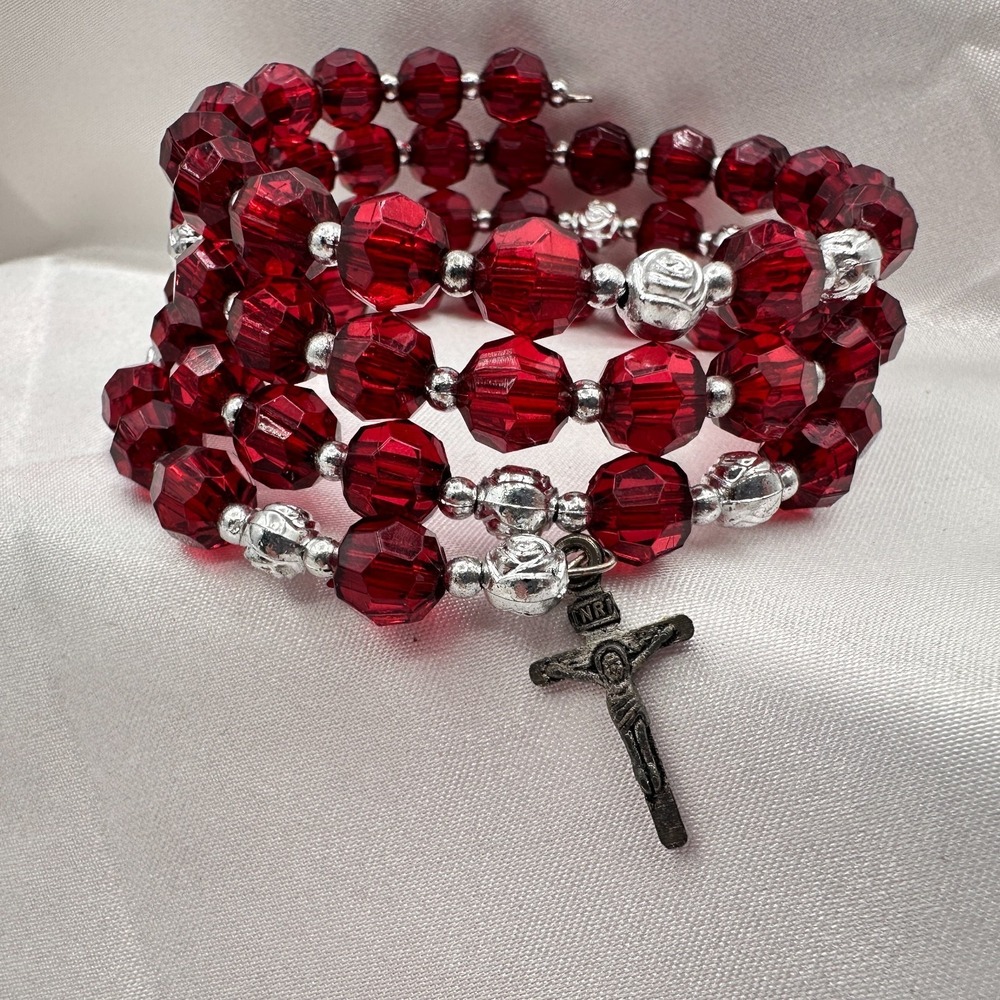 Vintage Y2K Silver Tone Crucifix Charm Beaded Memory Wire Wrap Bracelet Jewelry